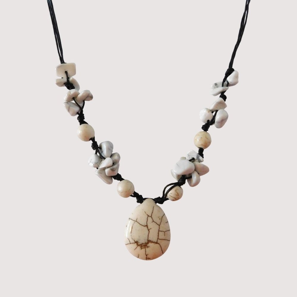 Hawaiian Necklace White Magnesite Howlite Leather Strands Toggle Closure 18 inch